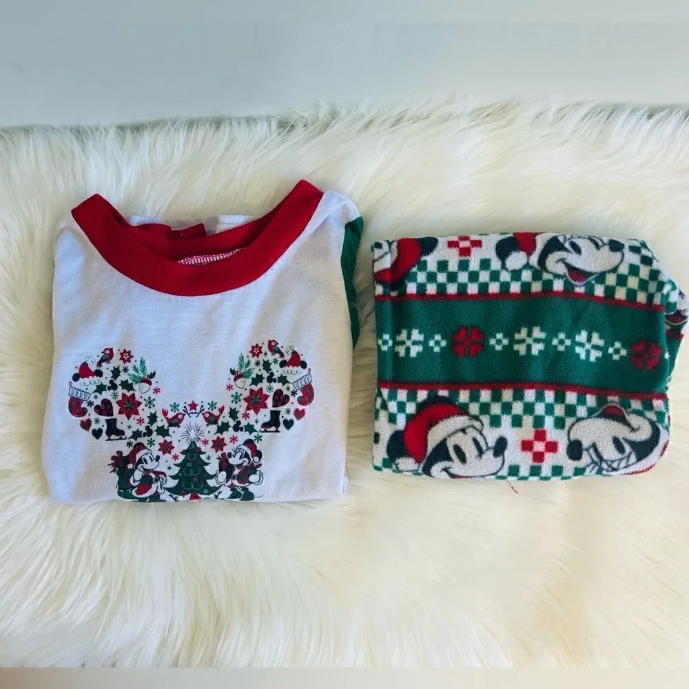 Disney Christmas Mickey Mouse pajamas! 🎄